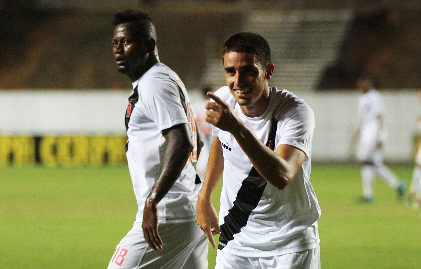 Em jogo marcado por falhas, Vasco vence Boavista em Cariacica