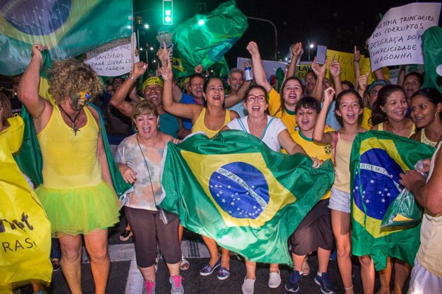 Manifestação em Camburi