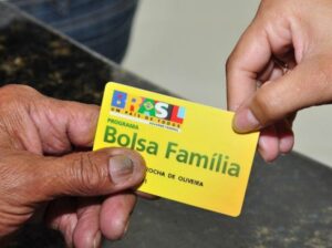 Bolsa Família poderá ser reajustada em abril ou maio