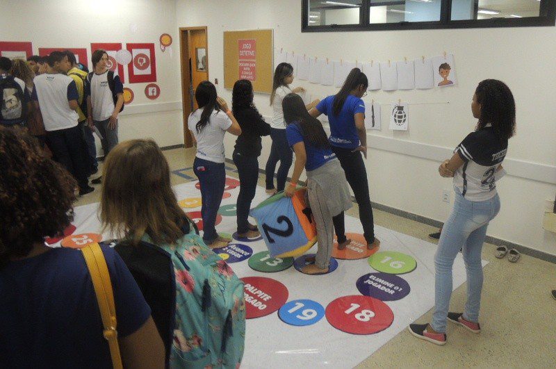 Feira ajuda adolescentes a escolher profissão