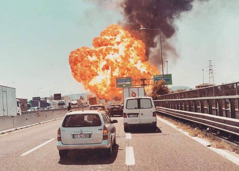 Explosão em estrada deixa mortos e feridos em Bolonha, na Itália