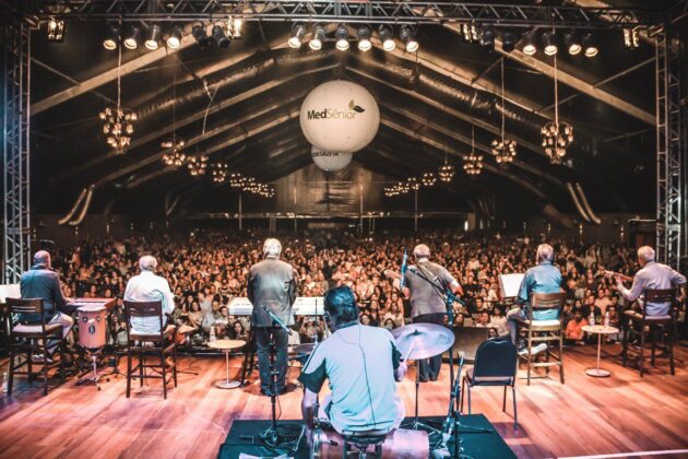 “50 Anos de Música" com Toquinho, Ivan Lins e MPB4”