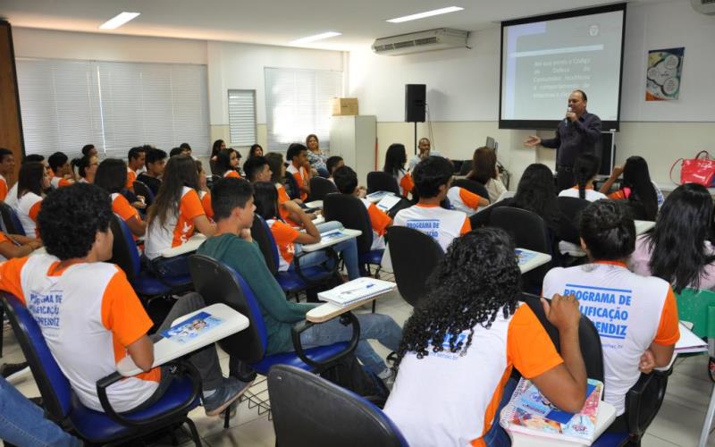 Cerca de 20 milhões não trabalham e não estudam, diz estudo