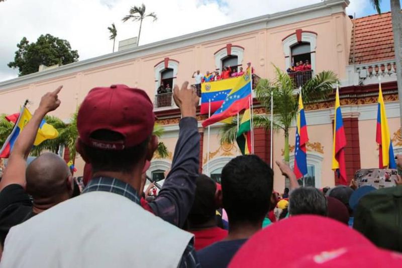 Juan Guaidó assume a presidência interina da Venezuela