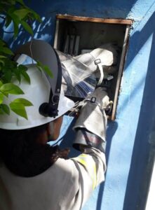 Protesto contra fornecedora de energia chega à Assembleia