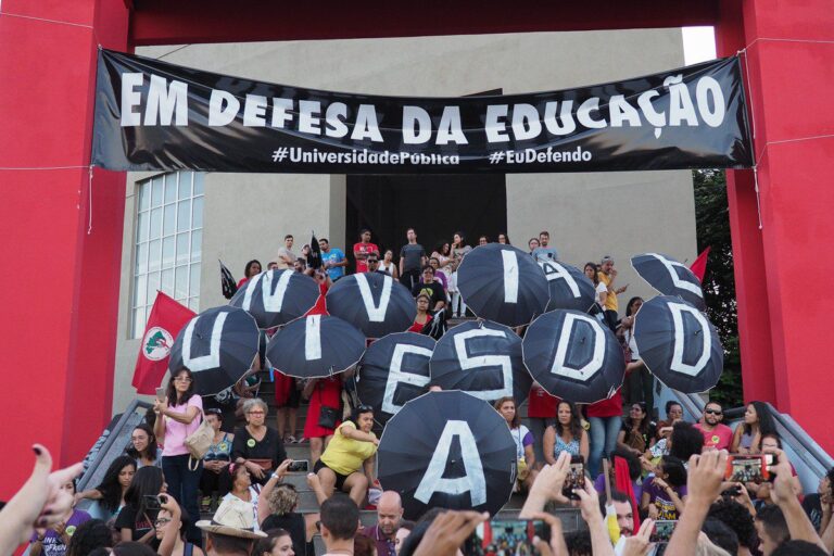 Protestos pela Educação