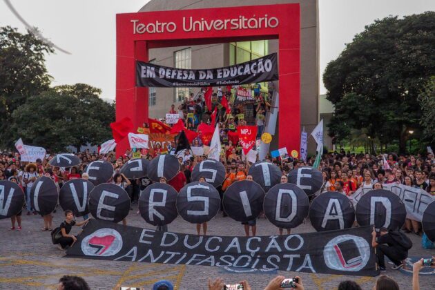 Protestos pela Educação