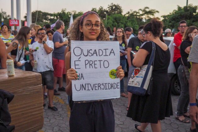 Protestos pela Educação