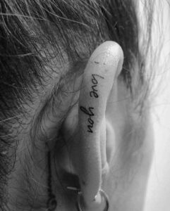 Tatuagem de orelha? Conheça a tendência!
