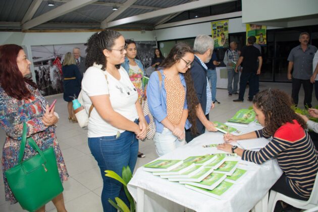 Lançamento do livro Educação e Gestão Ambiental