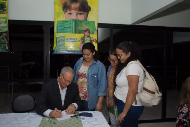 Lançamento do livro Educação e Gestão Ambiental