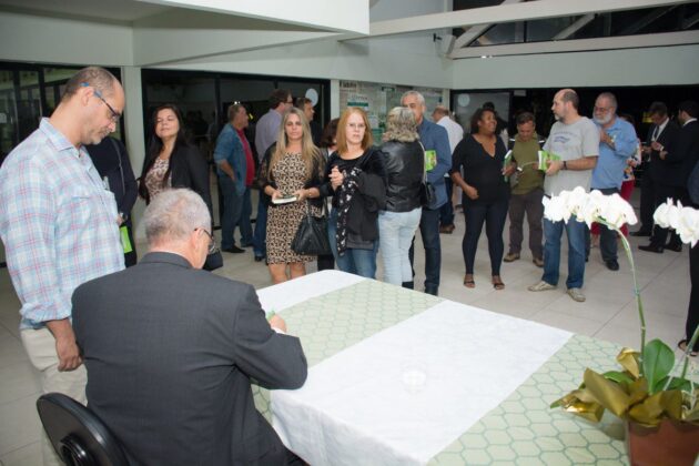Lançamento do livro Educação e Gestão Ambiental