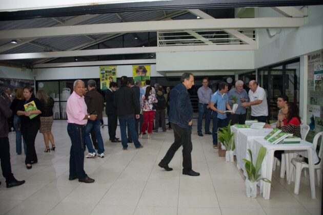 Lançamento do livro Educação e Gestão Ambiental