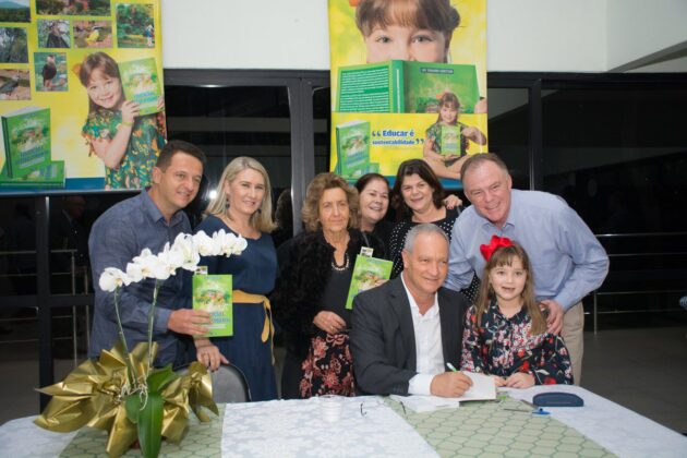 Lançamento do livro Educação e Gestão Ambiental