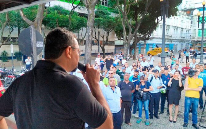 Greve dos rodoviários continua nesta terça (13)