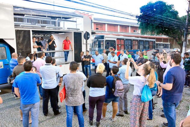 Greve dos rodoviários continua nesta terça (13)