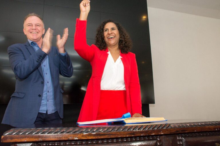 Jaqueline Moraes assume governo interinamente