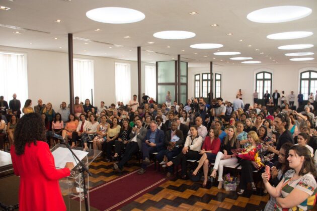 Jaqueline Moraes assume governo interinamente