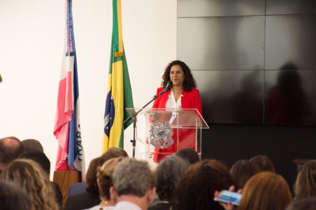 Jaqueline Moraes assume governo interinamente