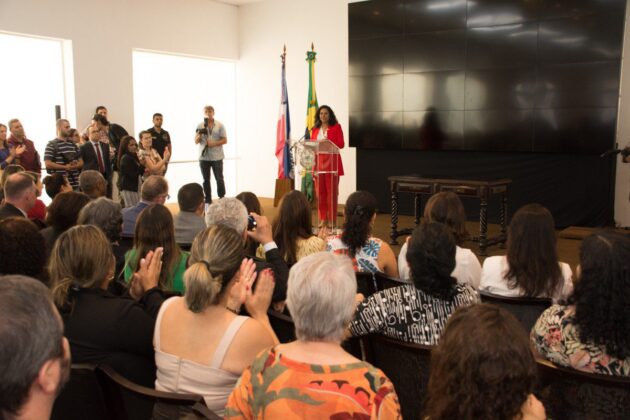 Jaqueline Moraes assume governo interinamente