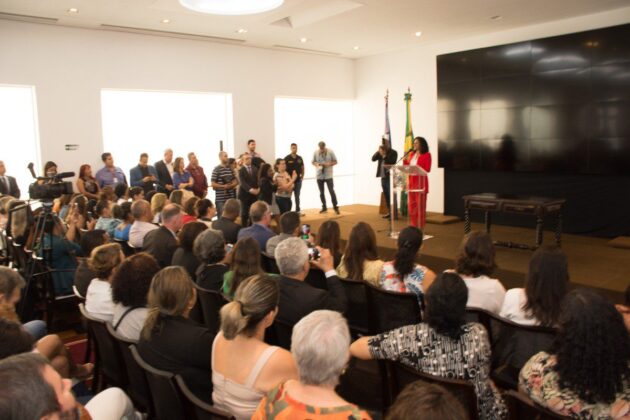 Jaqueline Moraes assume governo interinamente