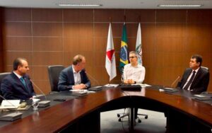 Renato Casagrande se reúne com presidente da Samarco 