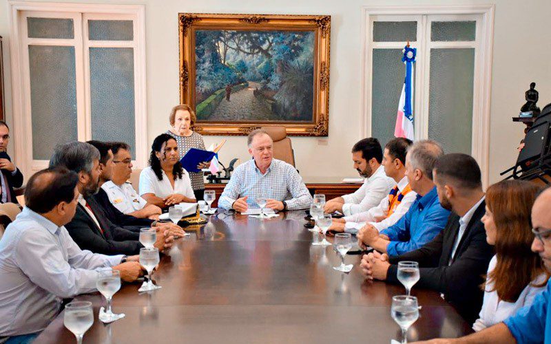 Óleo atinge novas áreas no litoral capixaba