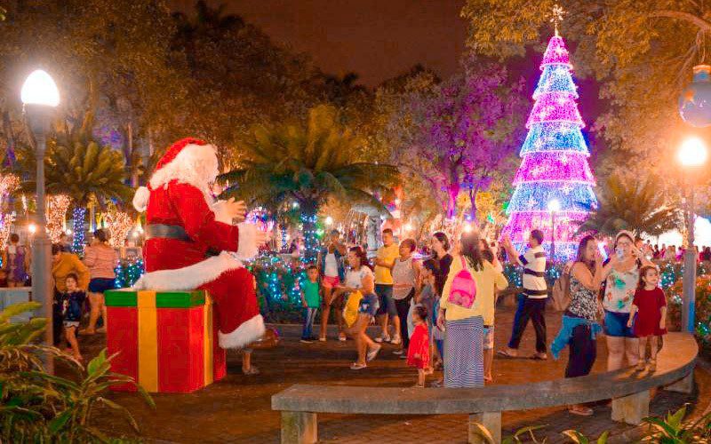 Vila do Papai Noel atrai o público no Parque Moscoso