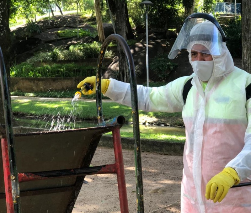 Coletores de lixo definem trabalho da limpeza urbana na pandemia: 'orgulho'