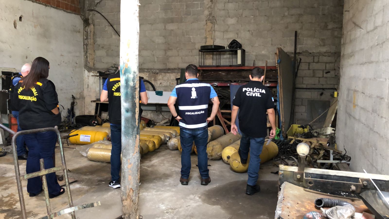 Polícia interdita empresas suspeitas de instalarem kits de gás irregular em veículos