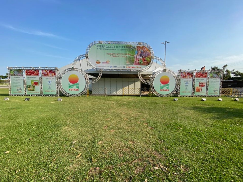 De queijo à cachaça: feira na Praça do Papa reúne delícias da roça