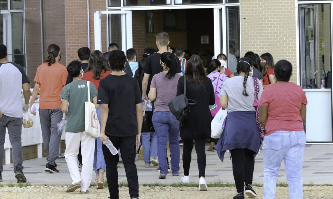 Foto_estudantes_ENEM_Revista_ES_Brasil