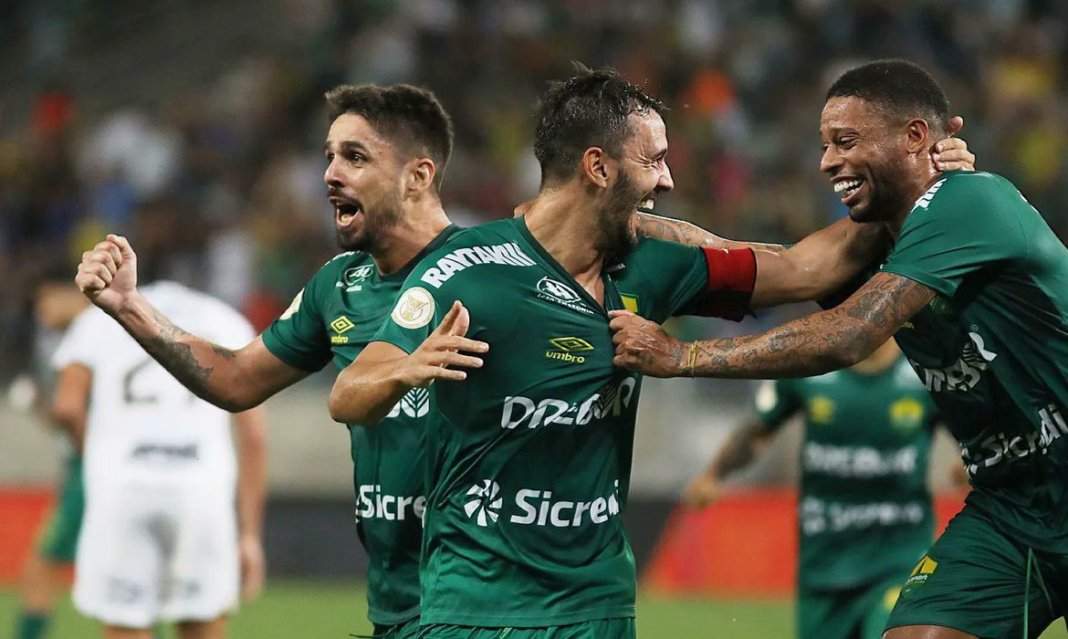 Foto_Cuiabá_jogadores_Revista_ES_Brasil
