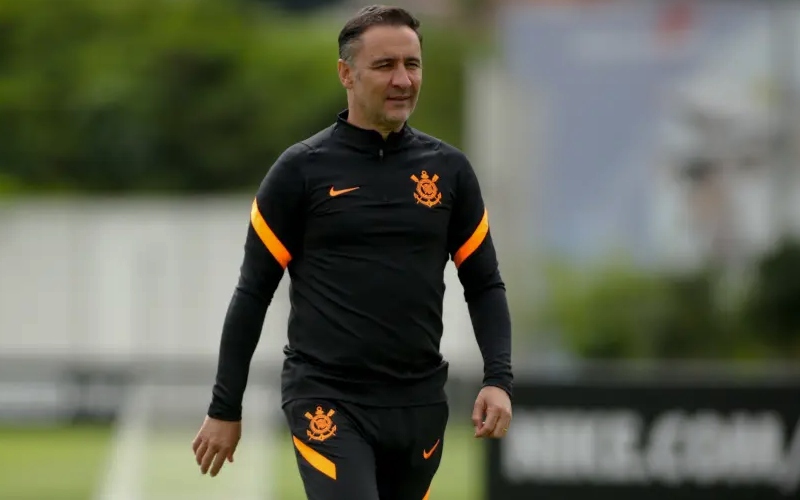 Vítor Pereira rodará elenco do Corinthians mirando final: 'Para não chegar morto' - Foto:  Rodrigo Coca/Agência Corinthians