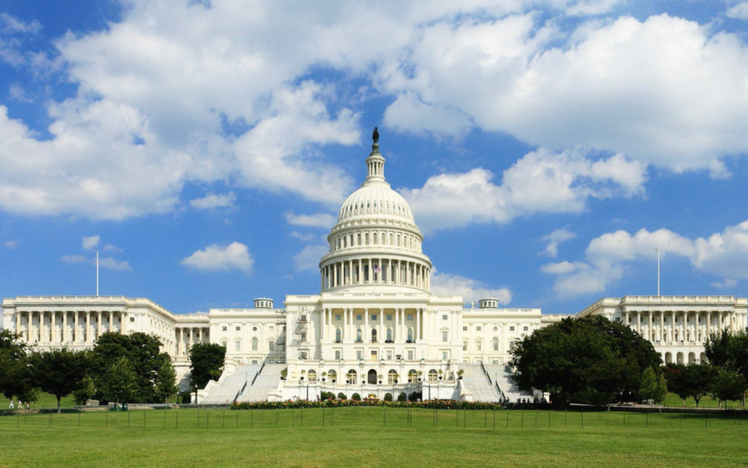 Senadores brasileiros lutam contra tarifa de 50% imposta por Trump. Missão em Washington busca diálogo e soluções para proteger a economia brasileira. Foto: Governo de Washington