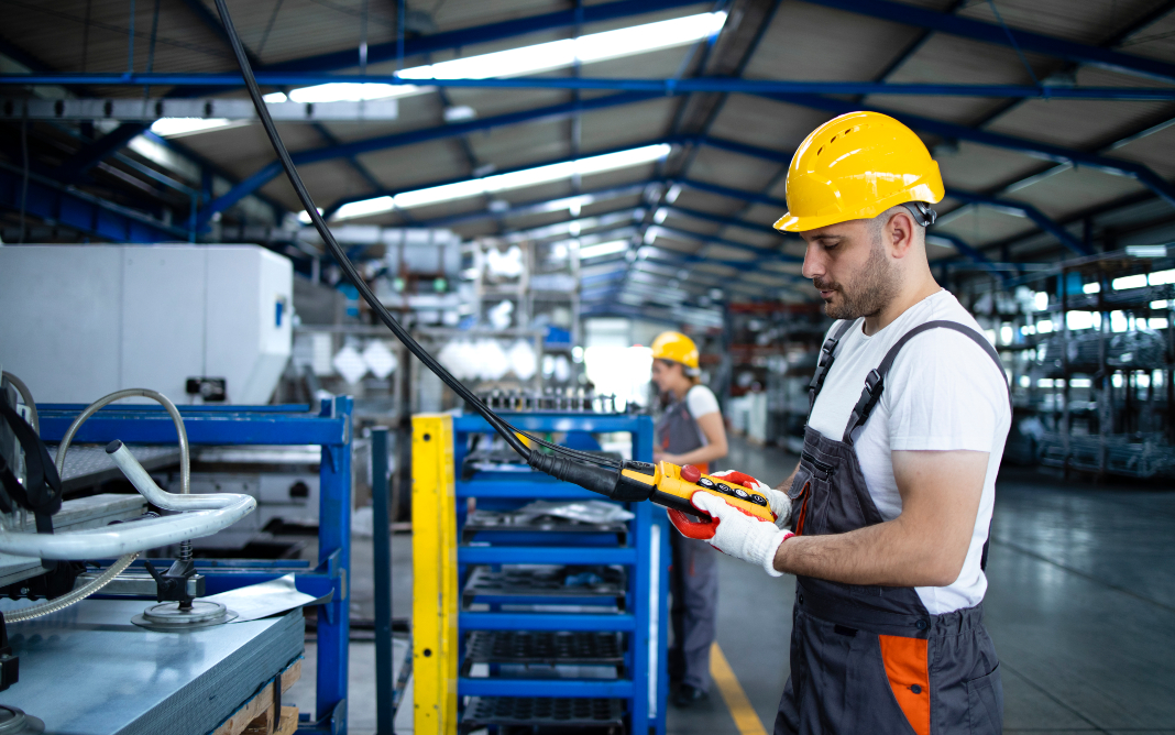 Operador_fábrica_industria_tecnologia_ESBrasil