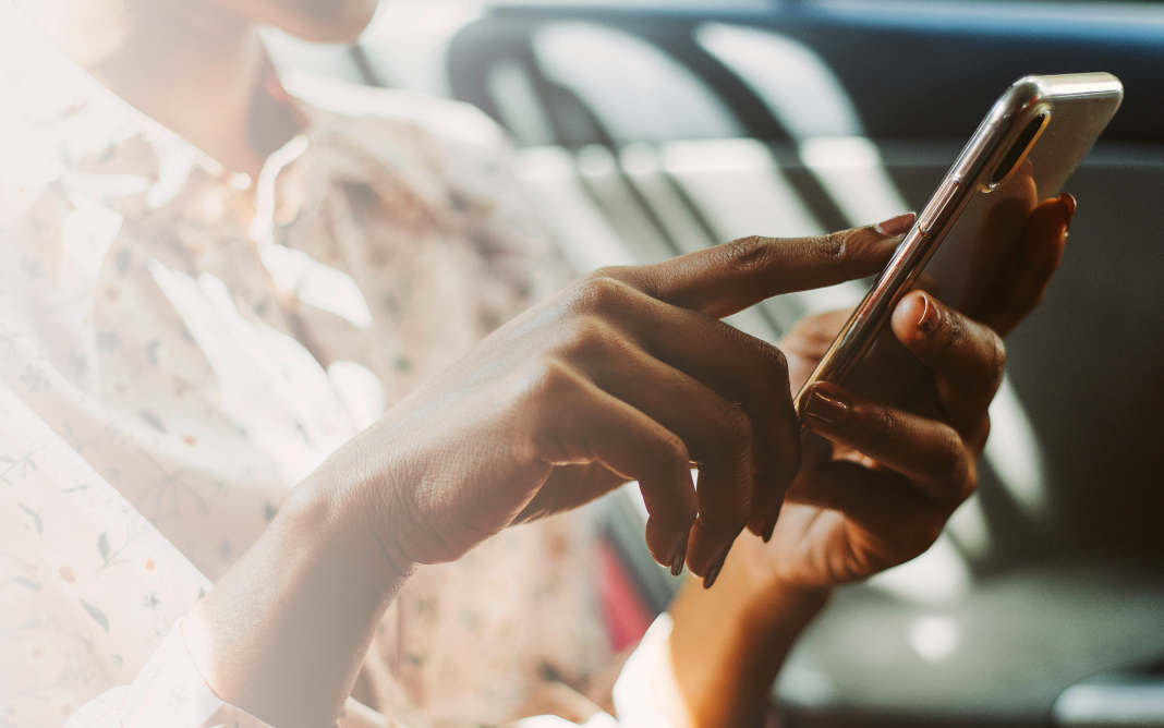 celular_Whatsapp_banco_ESbrasil
