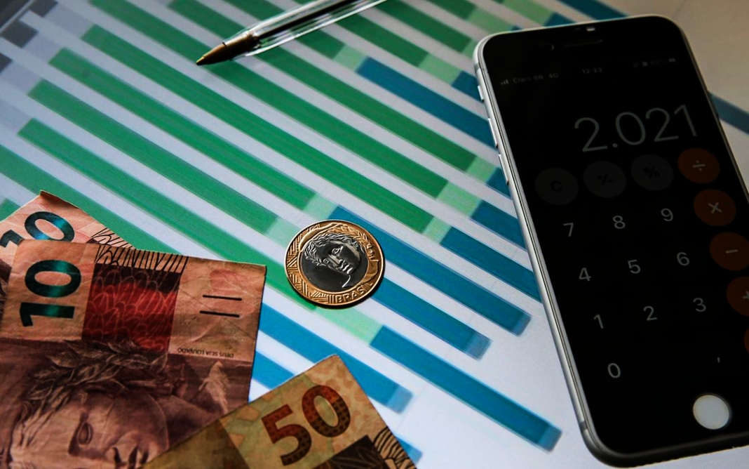 IBGE revisa queda do PIB de 2020 para 3,3% - Foto: Marcello Casal JrAgência Brasil