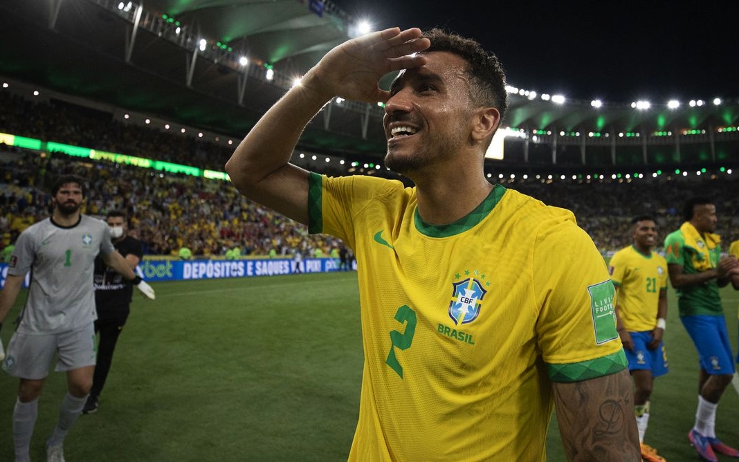Danilo não se vê ameaçado por Dani Alves na lateral-direita da seleção - Foto: Lucas Figueiredo/CBF/Direitos Reservados
