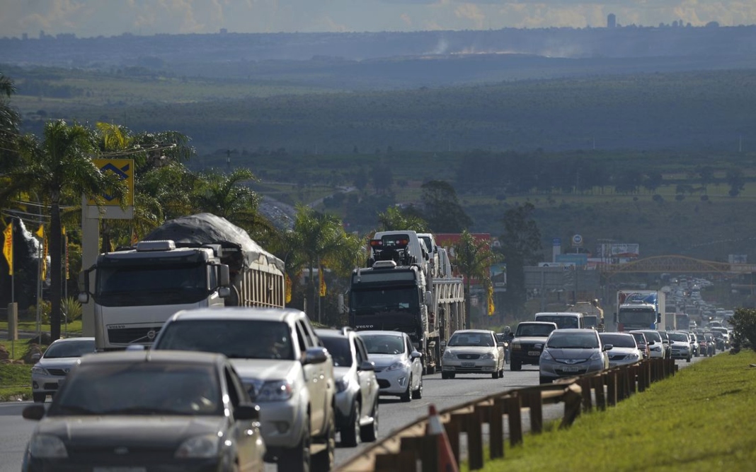 Acidentes em rodovias federais durante o feriado causaram 72 mortes - Foto: José Cruz/Agência Brasil