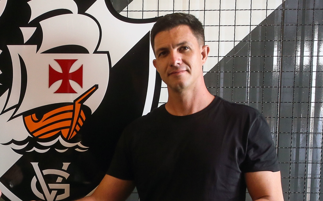 Barbieri vê Vasco atrás dos rivais, mas vislumbra fim de 'gangorra de sofrimento' - Foto: Daniel Ramalho