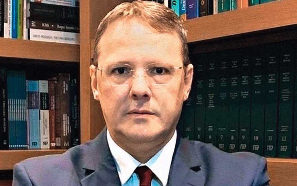 Um ano de crises entre poderes