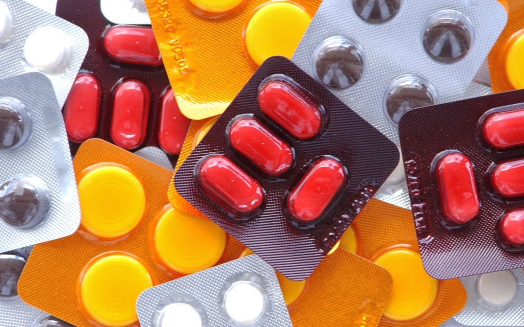 Juiz suspende norma que autoriza farmacêuticos a prescreverem remédios
