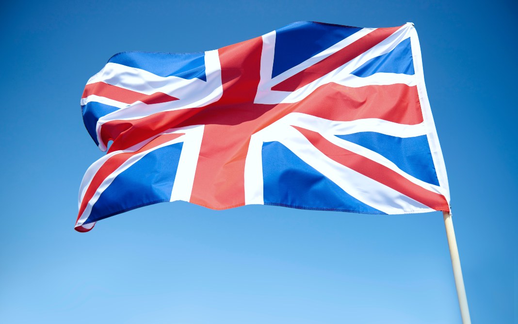 O governo britânico aplica novas sanções ao petróleo da Rússia para enfraquecer guerra na Ucrânia. Foto: Freepik