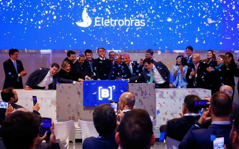 Jair Bolsonaro comemora na Bolsa a privatização da Eletrobras em 2022 - Fonte: Alan Santos/ Agência Senado