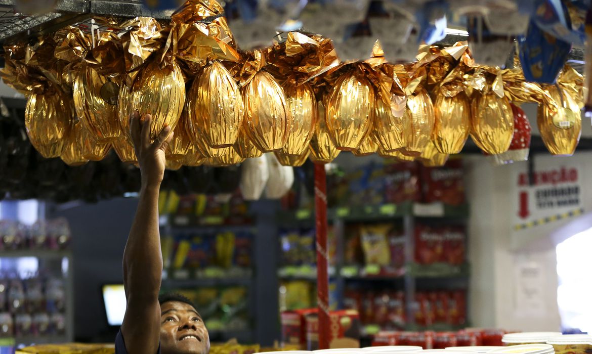 Procon divulga pesquisa de preços de chocolates de Páscoa.
