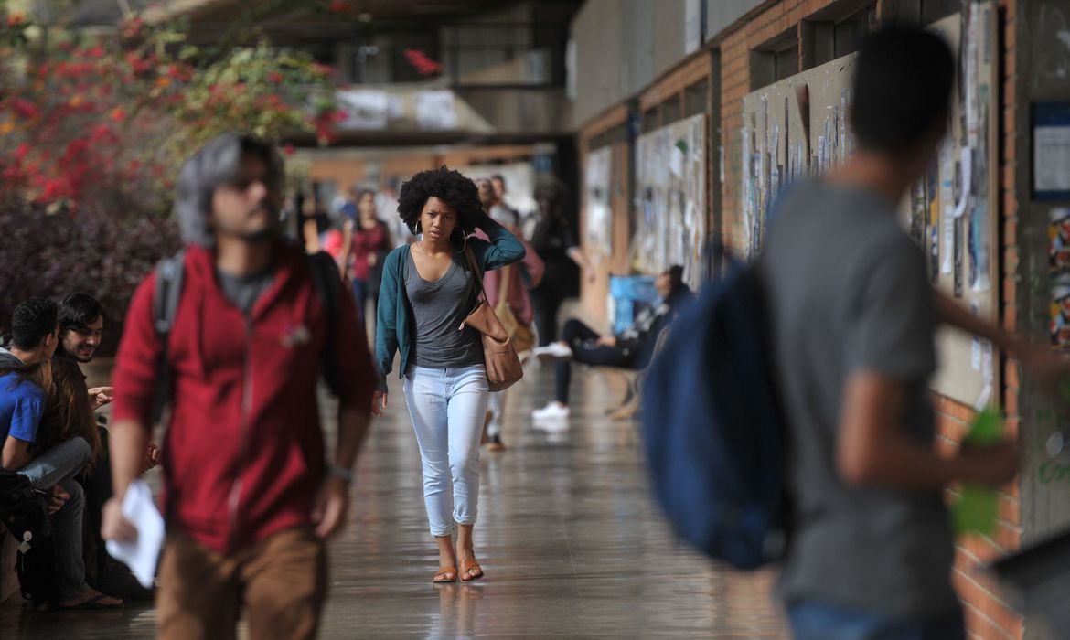 Começam matrículas de aprovados no Sisu