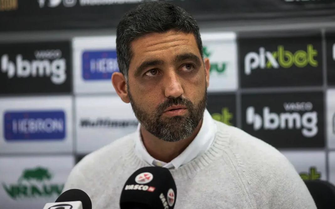 CEO do Vasco rebate Fluminense sobre críticas ao gramado do Maracanã: 'Declaração infeliz' - Foto: © Daniel RAMALHO/VASCO
