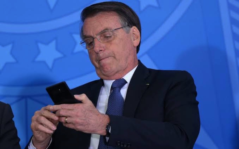 Bolsonaro nega adulteração em cartão de vacina e diz que é operação da PF é para 'criar fato' - Foto: Sensacionalista / @sensacionalista