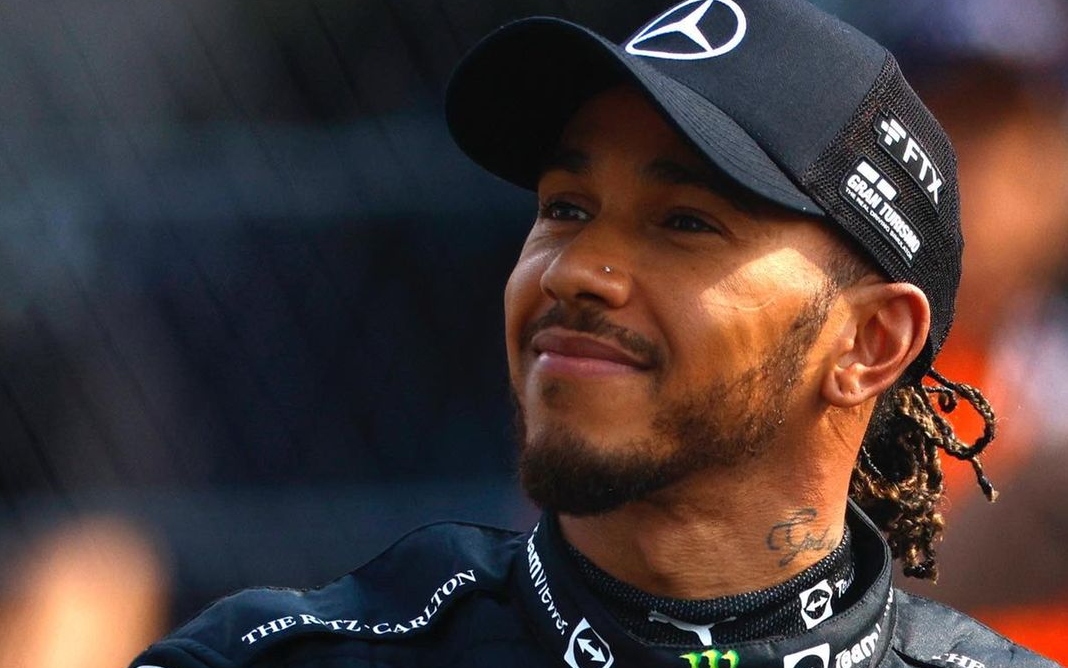 Chefe da Mercedes rejeita rumores sobre saída de Hamilton rumo à Ferrari - Foto: Reprodução/Lewis Hamilton
